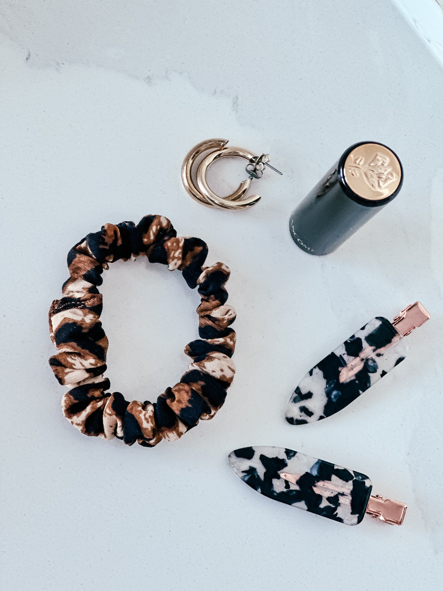 Skinny leopard print scrunchie made of rayon fabric
