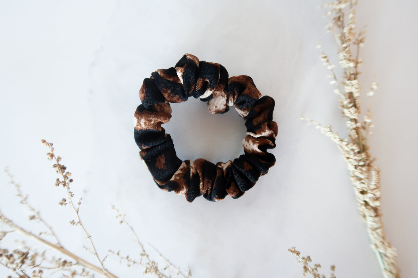 Mini leopard print scrunchie
