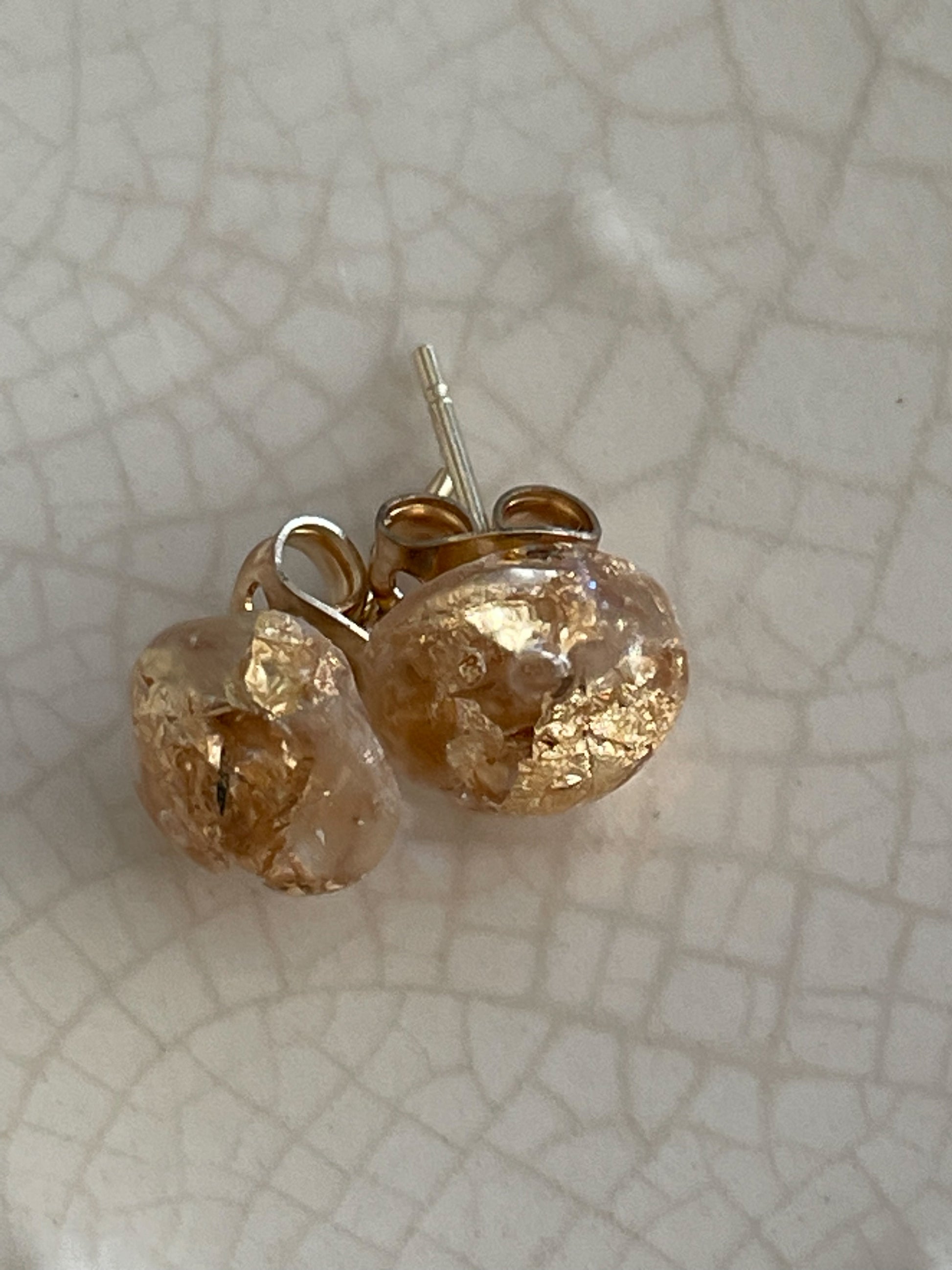 small gold stud earrings